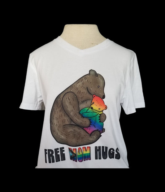 Adult T-Shirt "Free Mom Hugs"